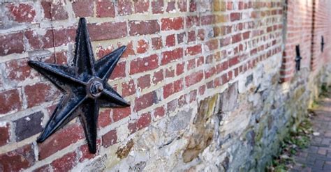 house with metal star|metal stars on old house.